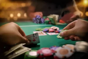 Tela de poker ao vivo no 1848BET app com crupiê e jogadores interagindo.